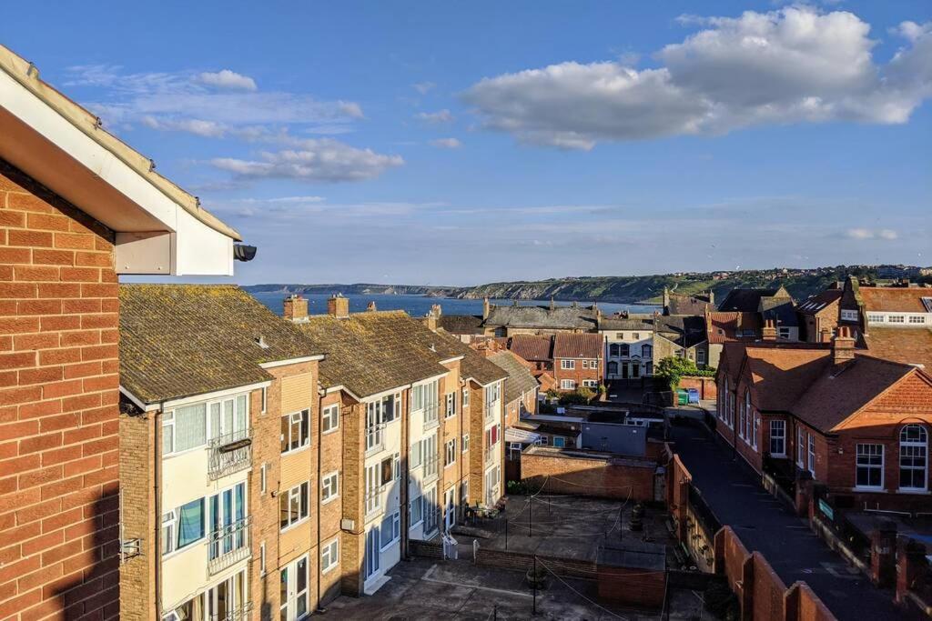 200 Year Old Large Townhouse With Sea Views Villa Scarborough Bagian luar foto